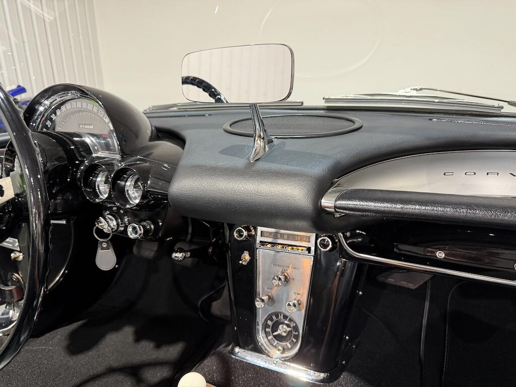 Chevrolet Corvette view 51