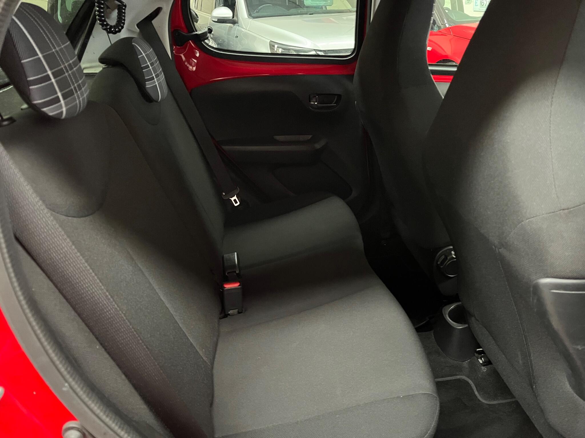 Peugeot 108 view 28