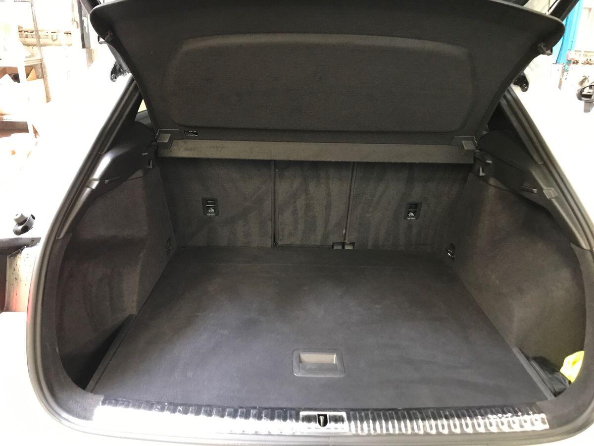 Audi Q3 view 8