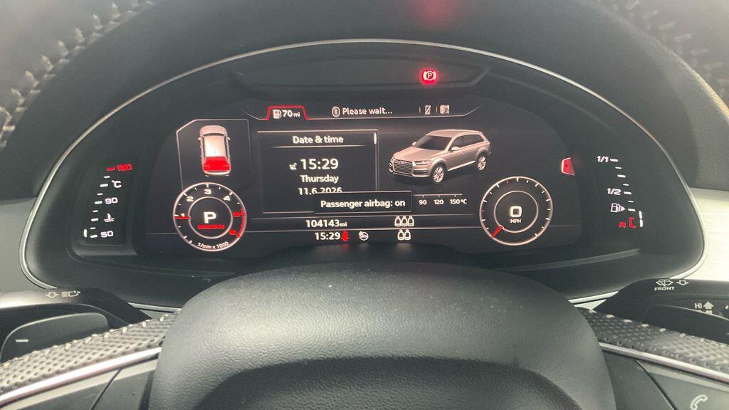 Audi Q7 view 11