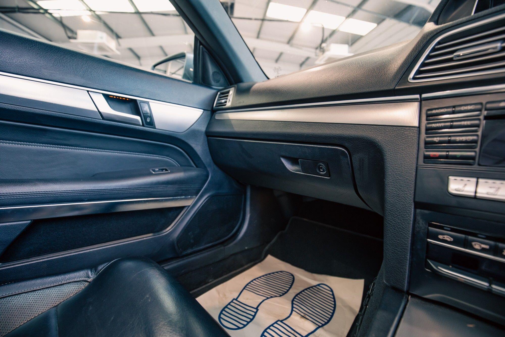 Mercedes-Benz E-Class view 23