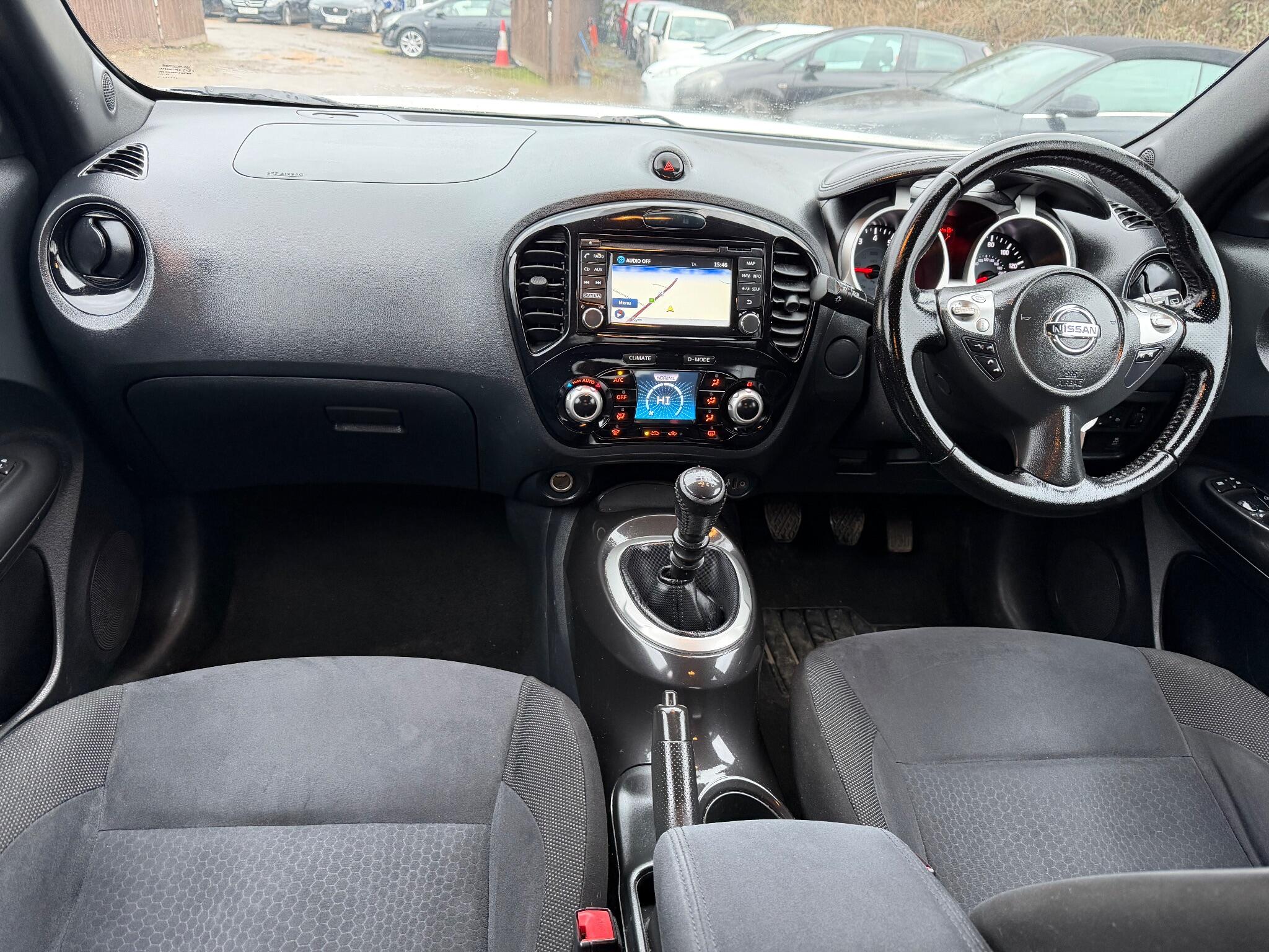 2015 Nissan Juke 1.2 DIG-T Acenta Premium Euro 6 (s/s) 5dr image 16