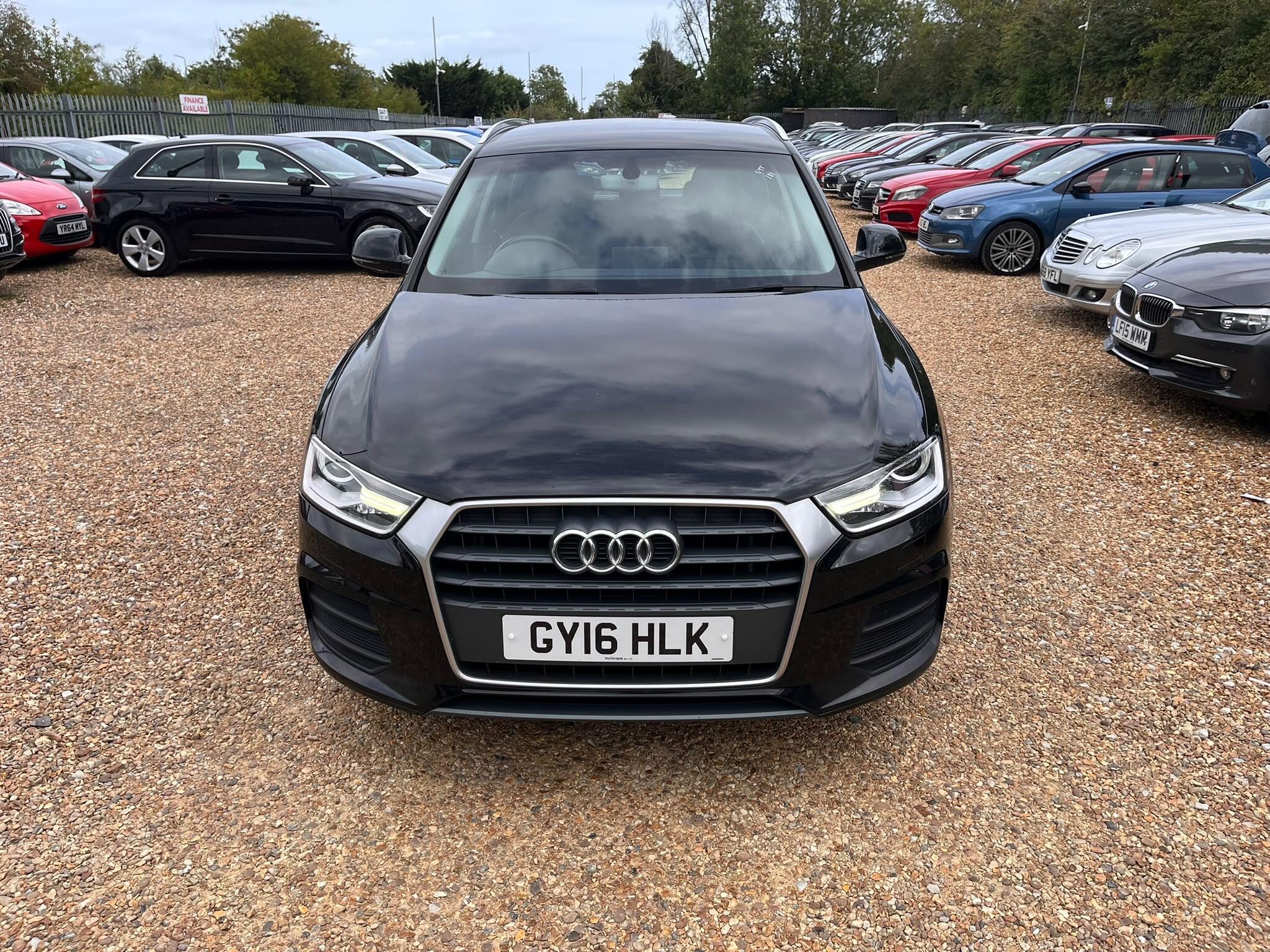 Audi Q3 view 3