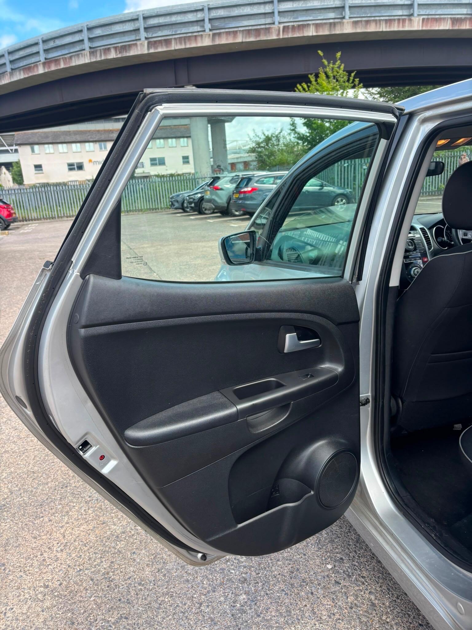 Kia Venga view 34
