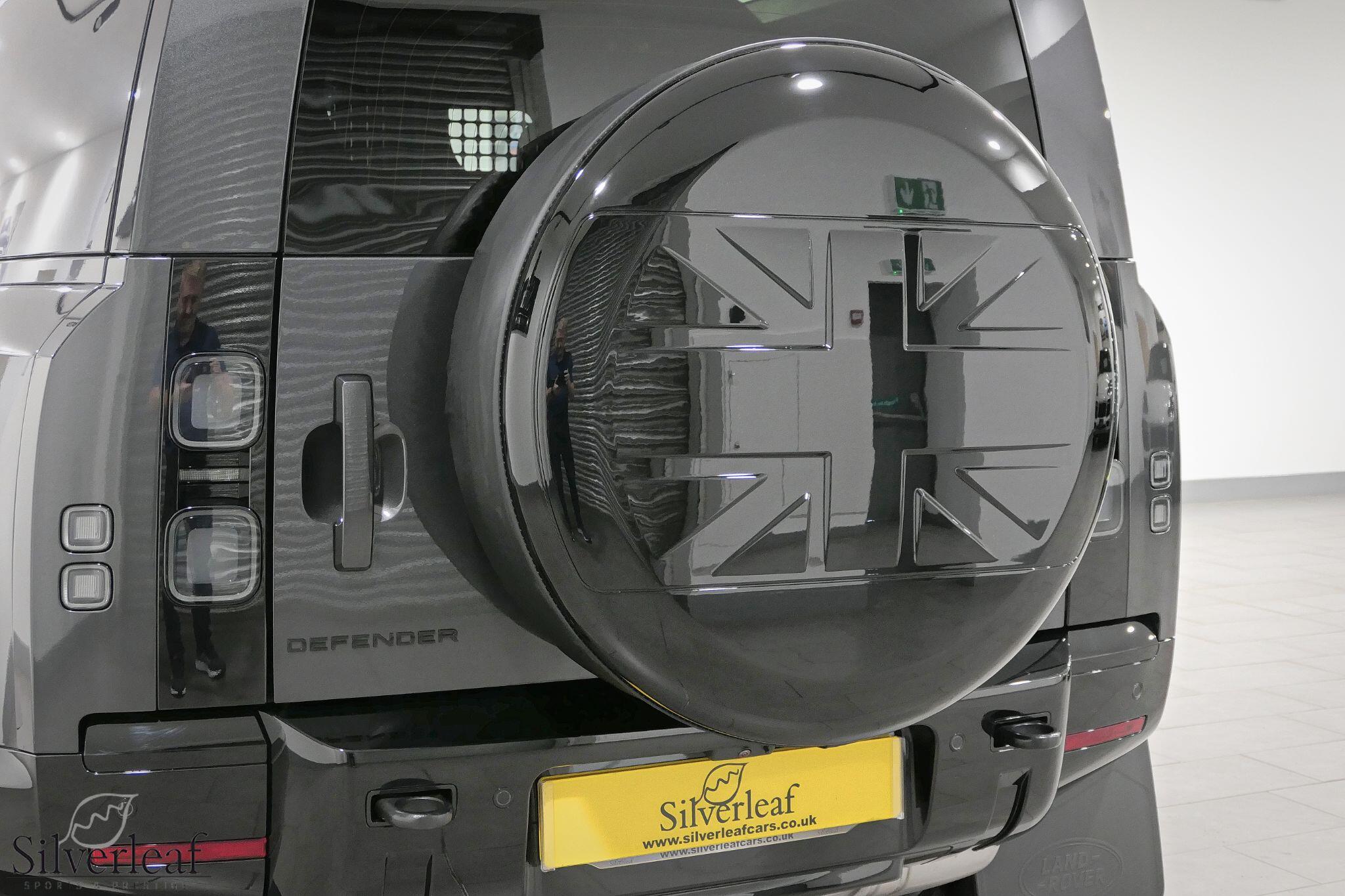 Land Rover Defender view 25