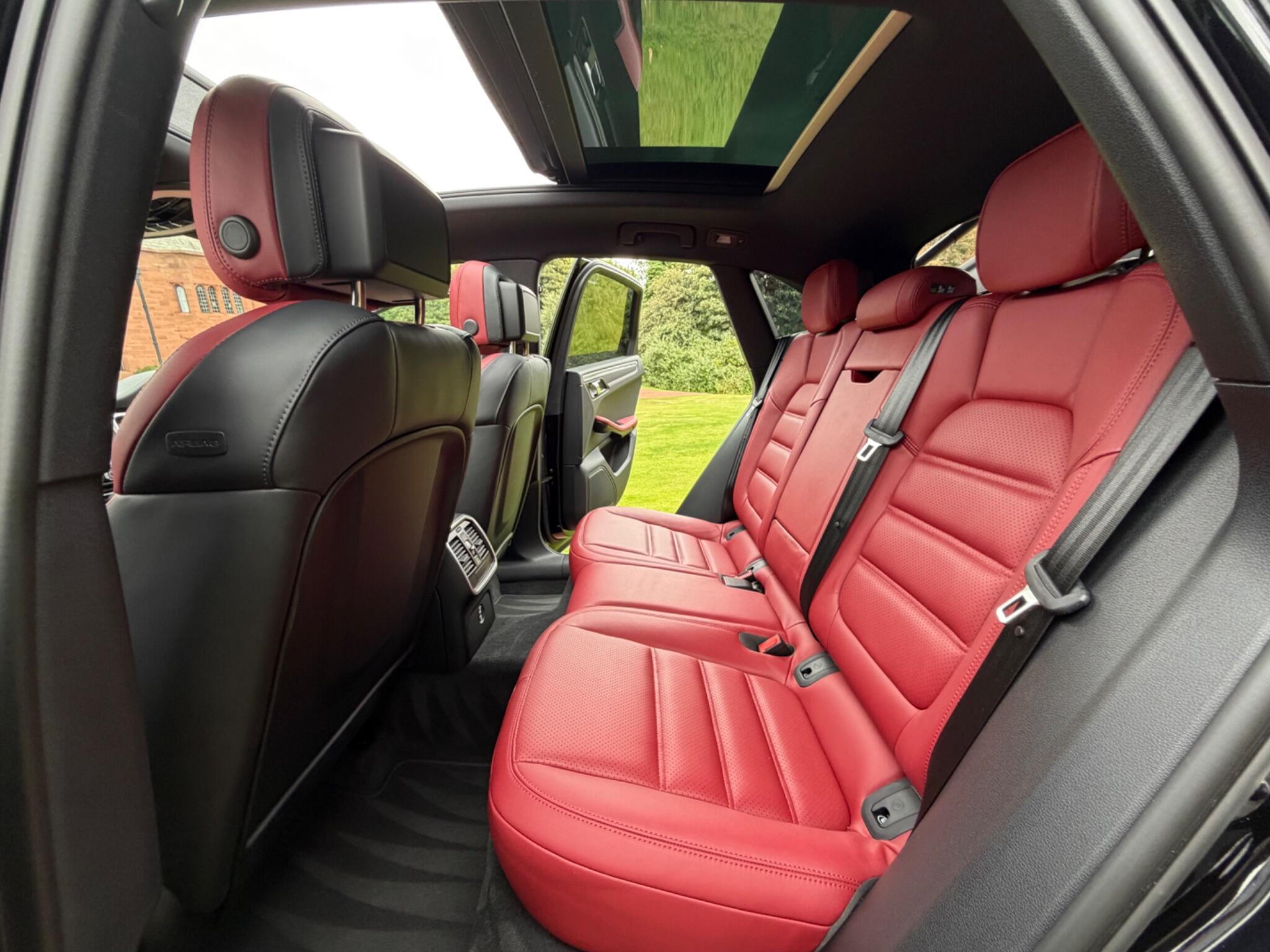 Porsche Macan view 23