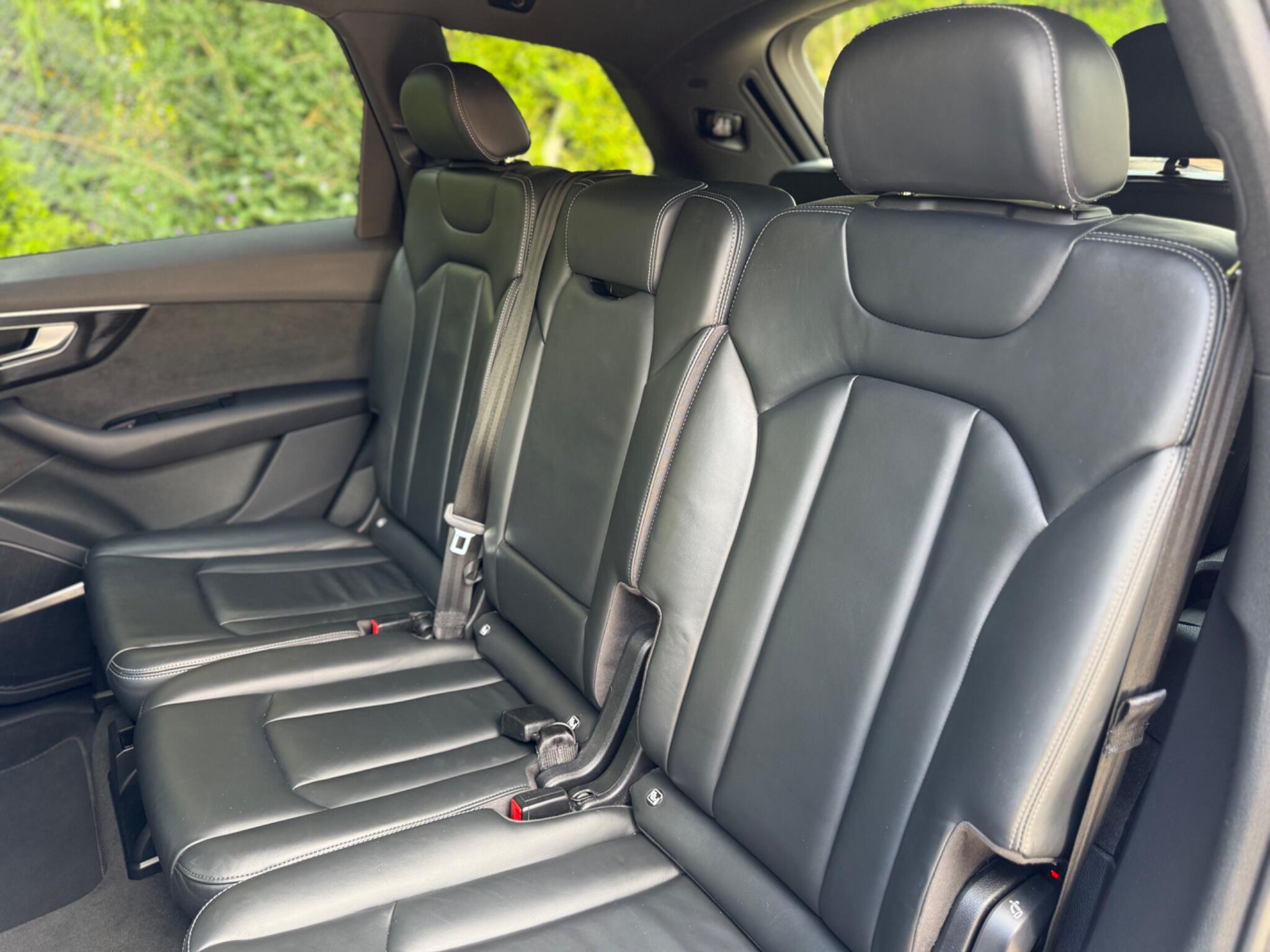 Audi Q7 view 19