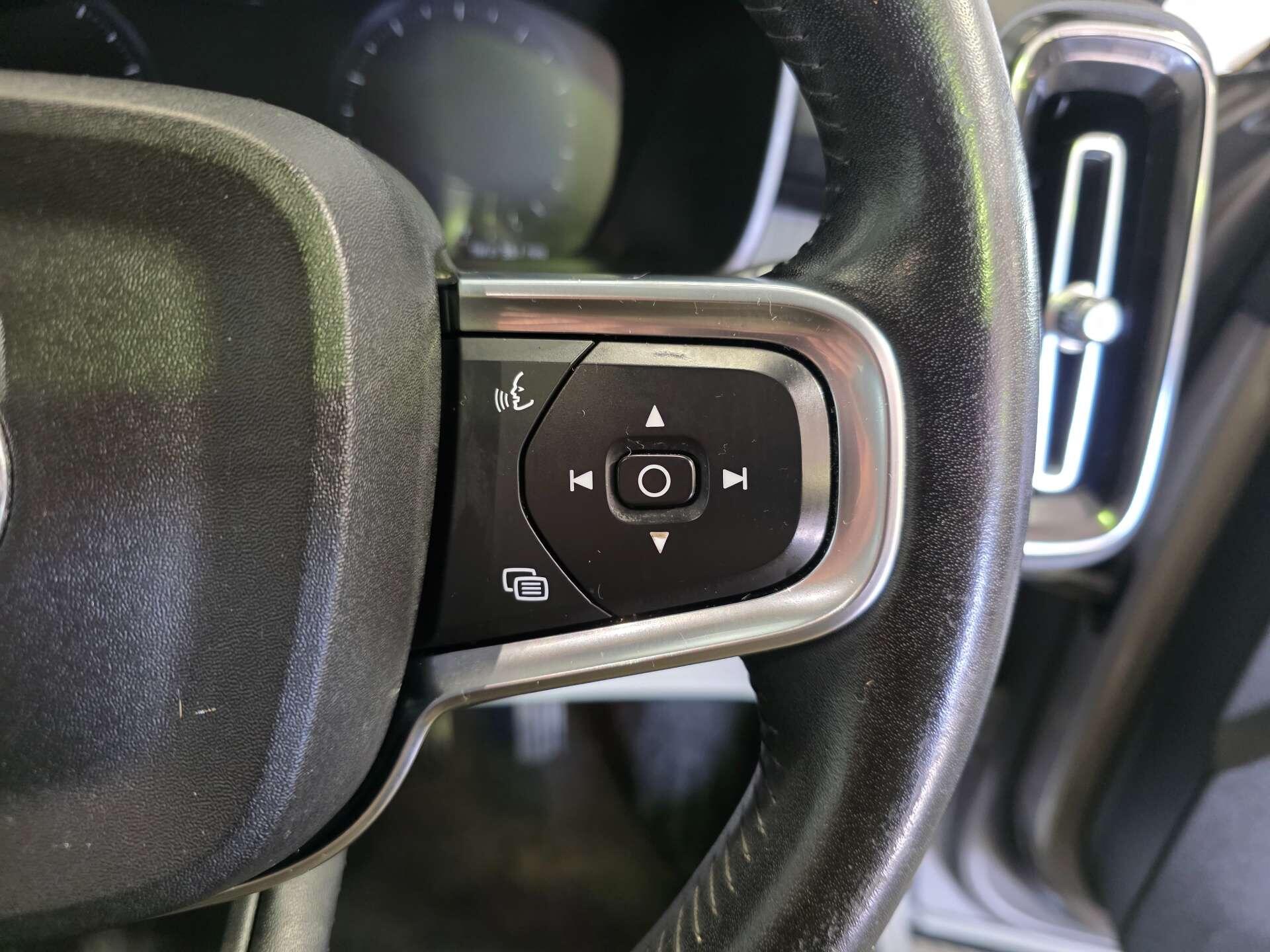 Volvo XC40 view 13