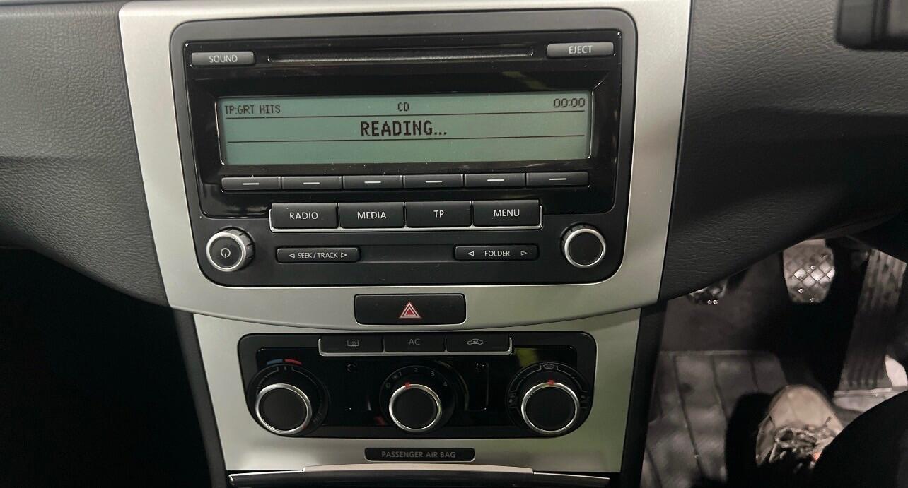 Volkswagen Passat view 9