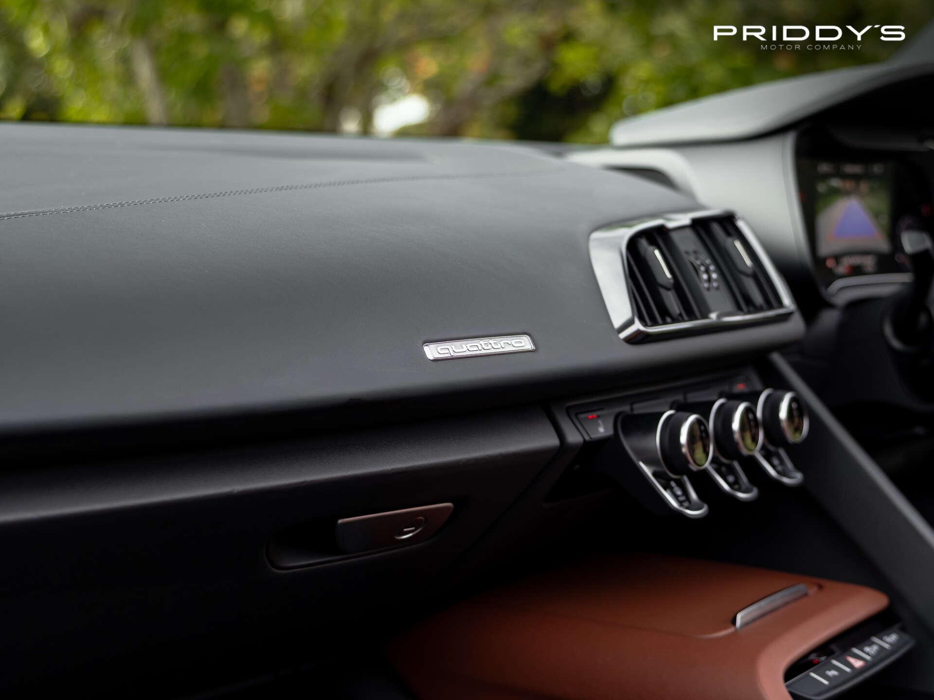 Audi R8 view 71