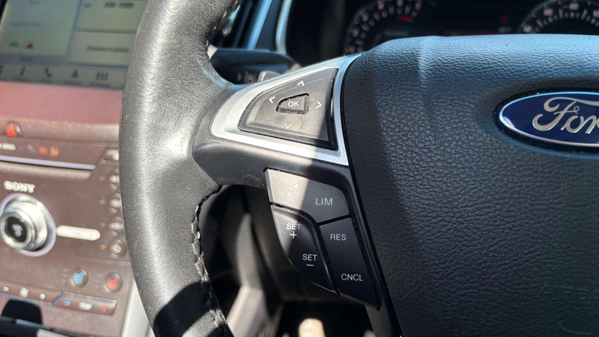 Ford Edge view 16