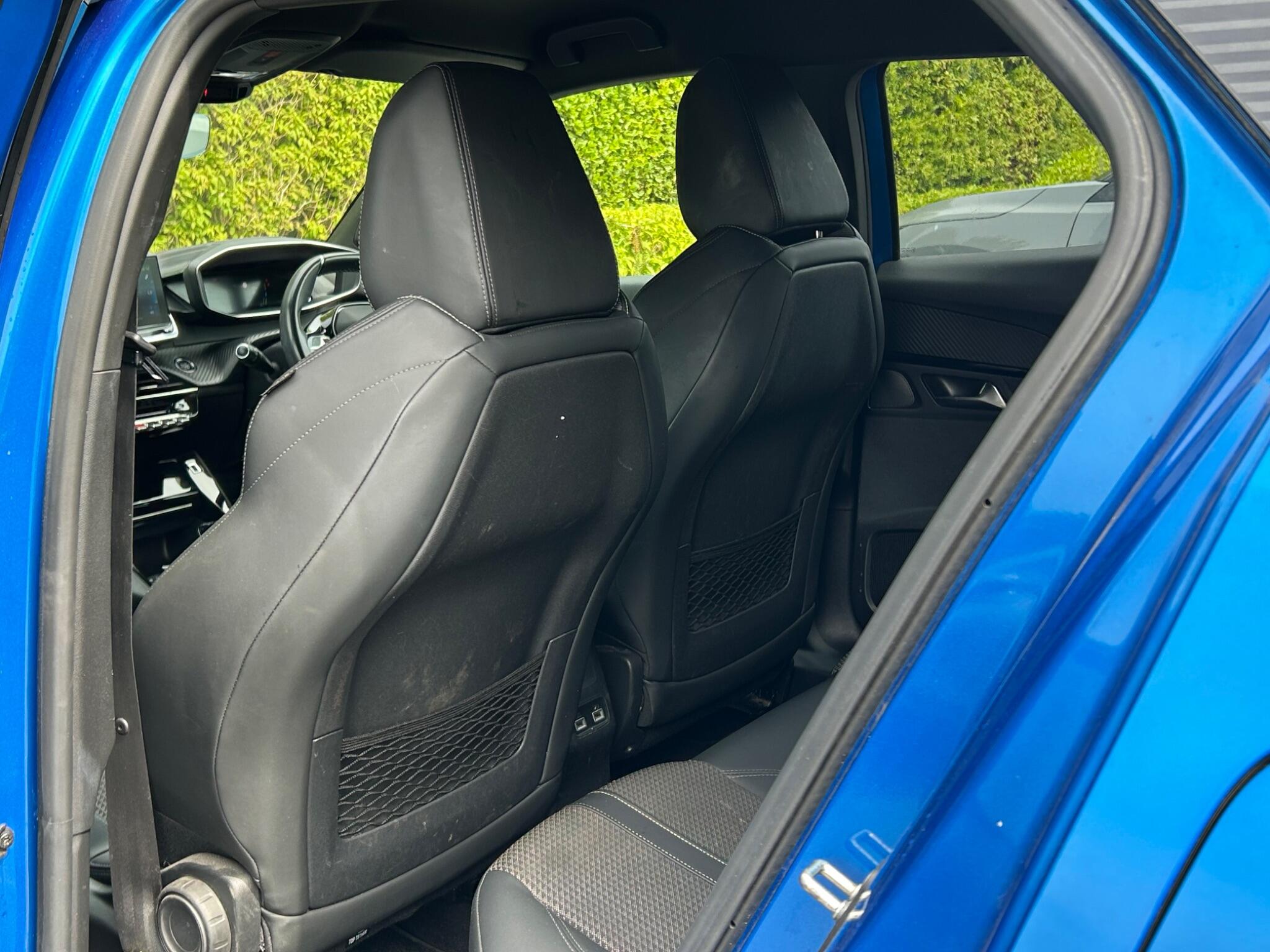 Peugeot E-2008 view 19