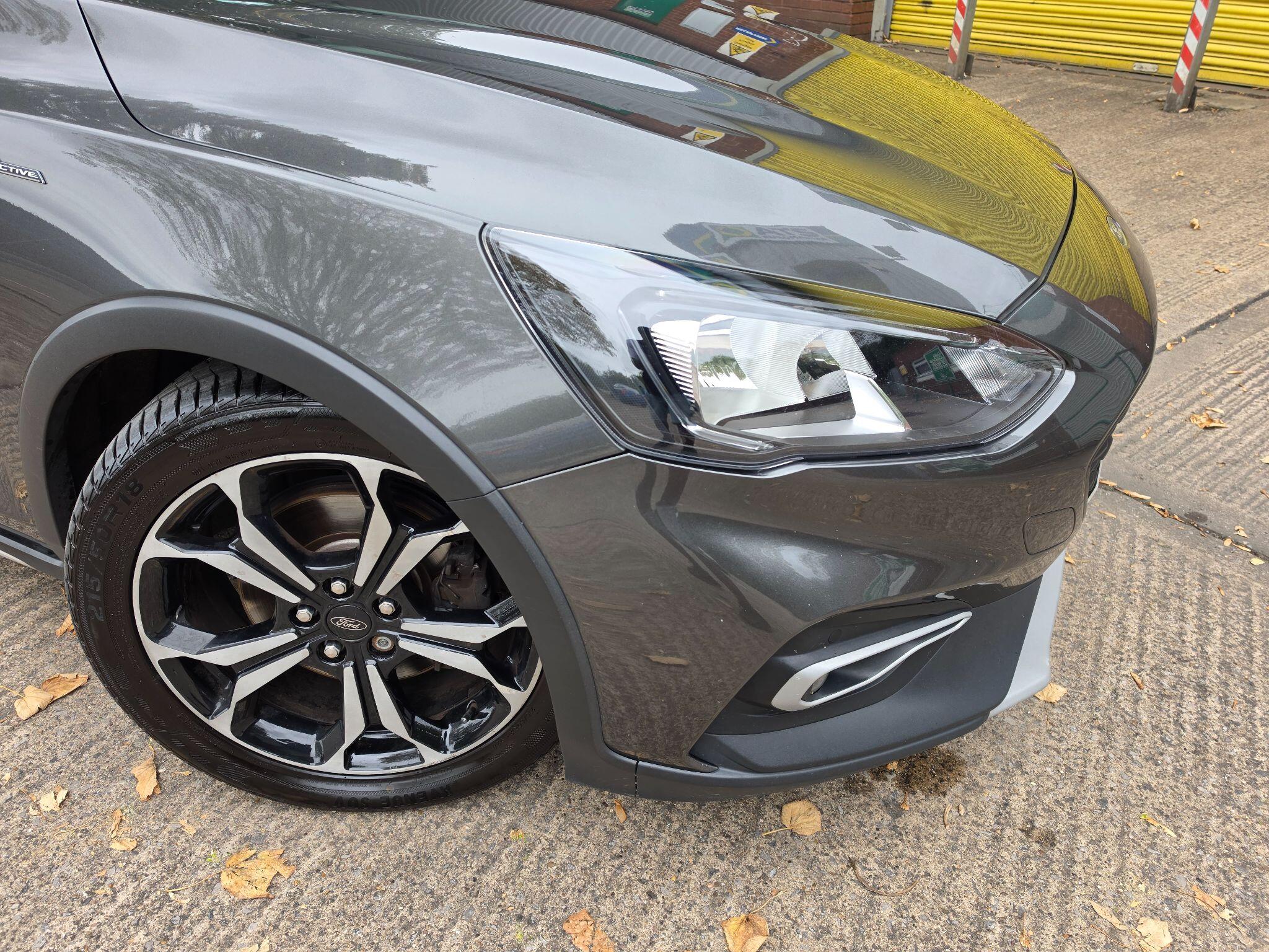 Ford Focus view 12