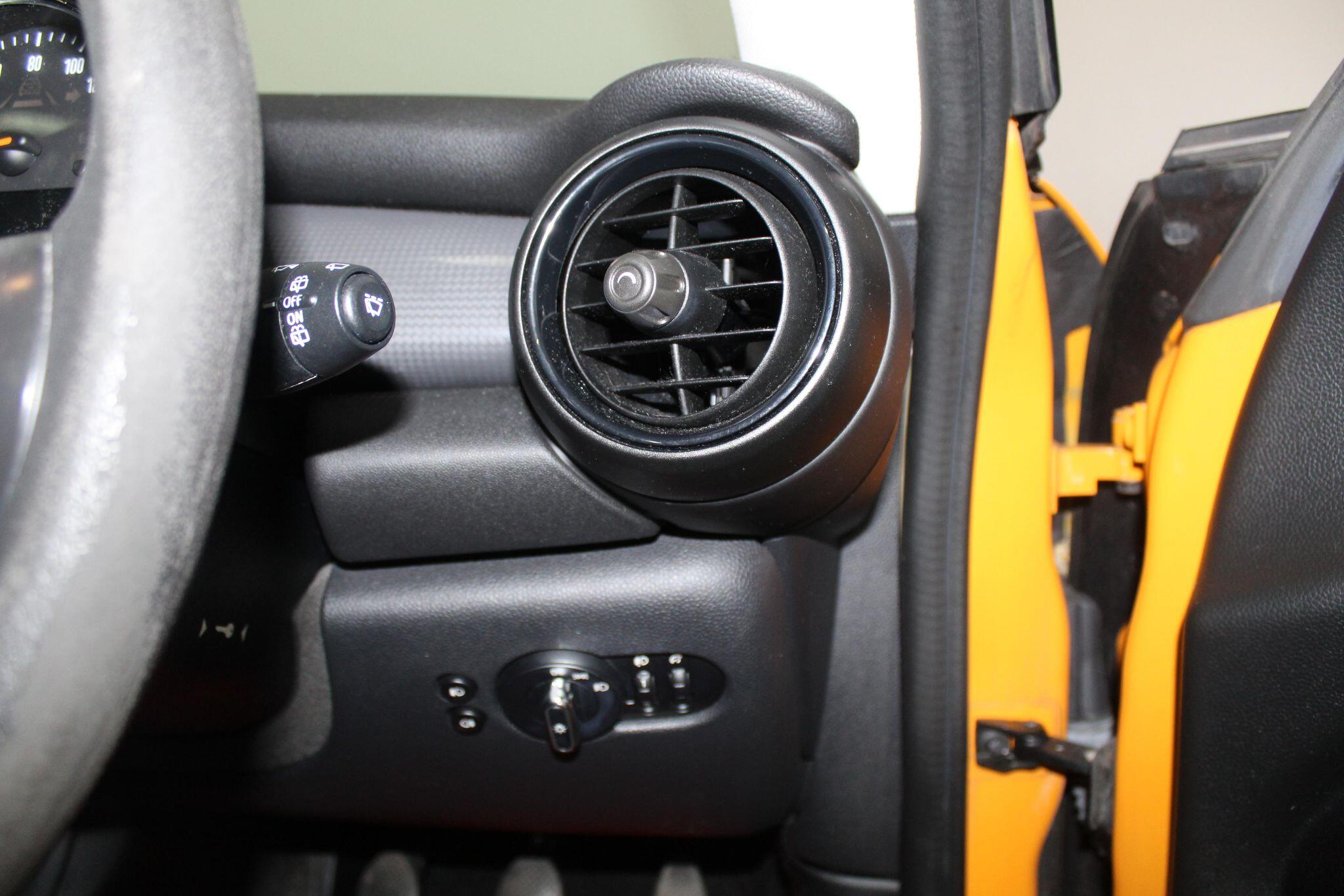 Mini Hatch view 44