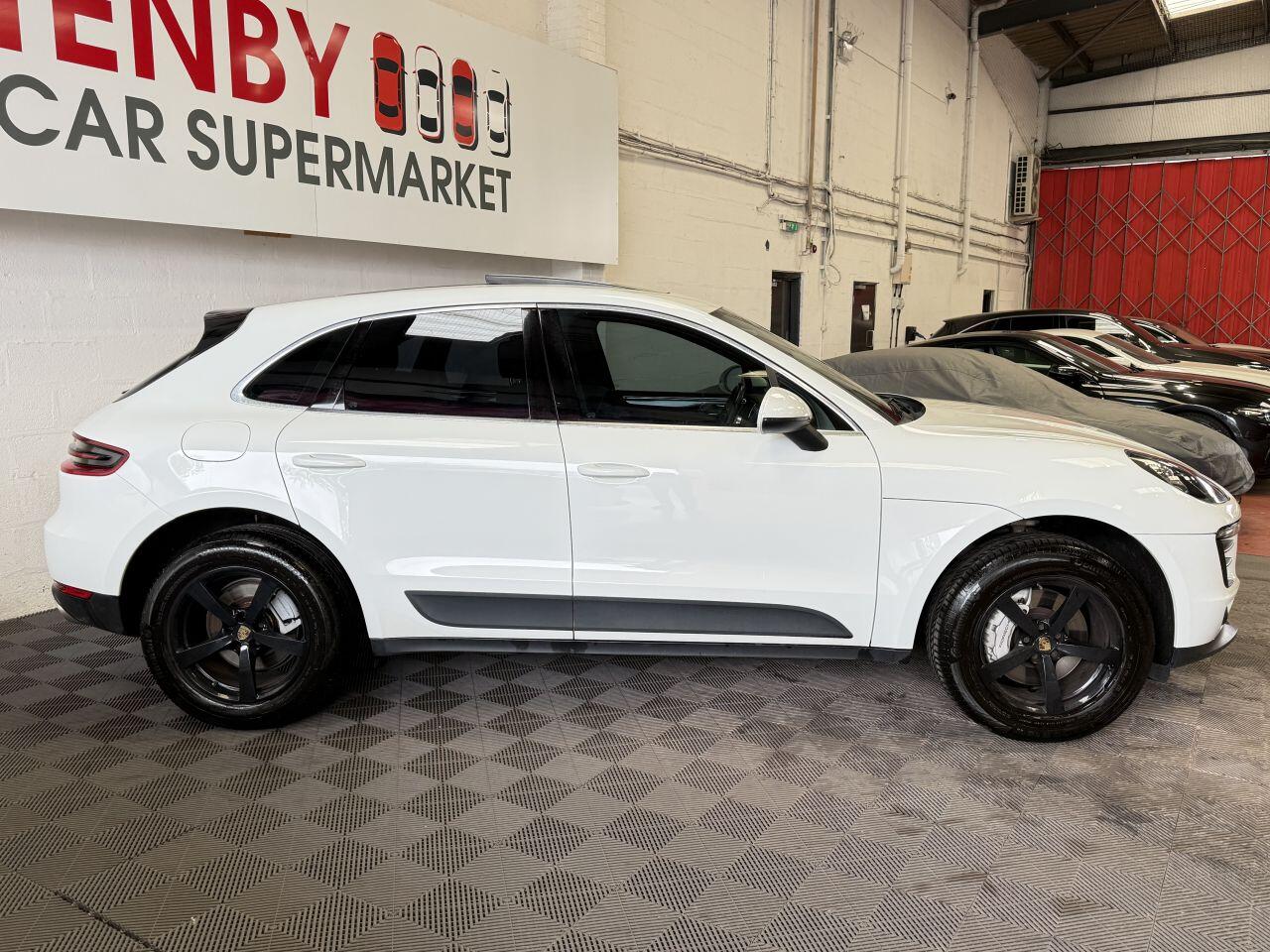 Porsche Macan view 11