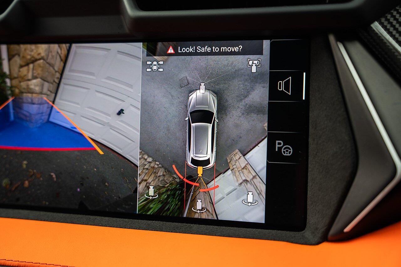 Lamborghini Urus view 85