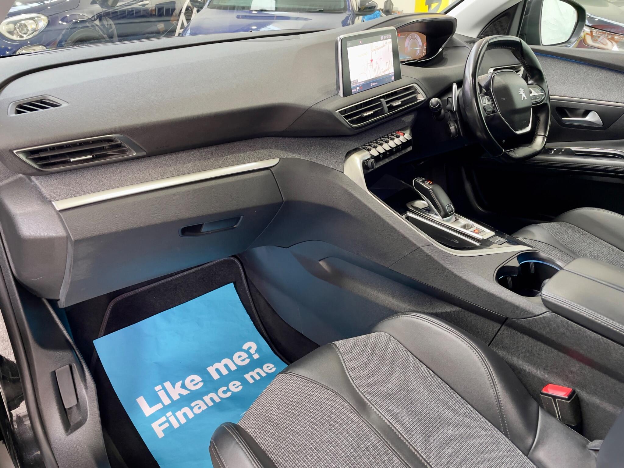 Peugeot 3008 view 45
