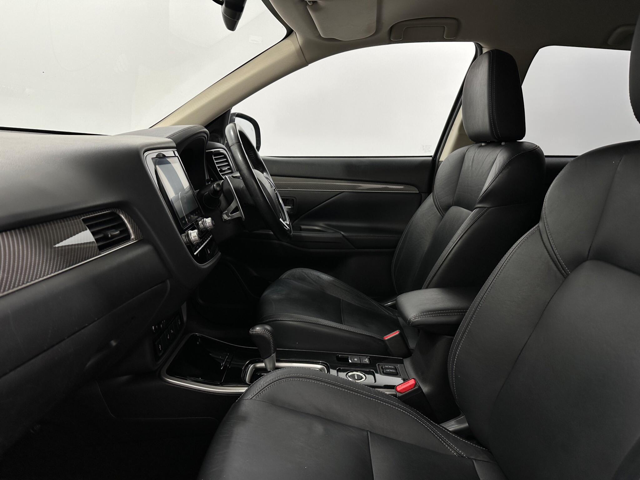 Mitsubishi Outlander view 34