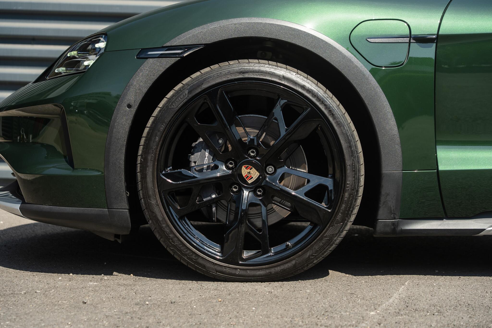 Porsche Taycan view 8