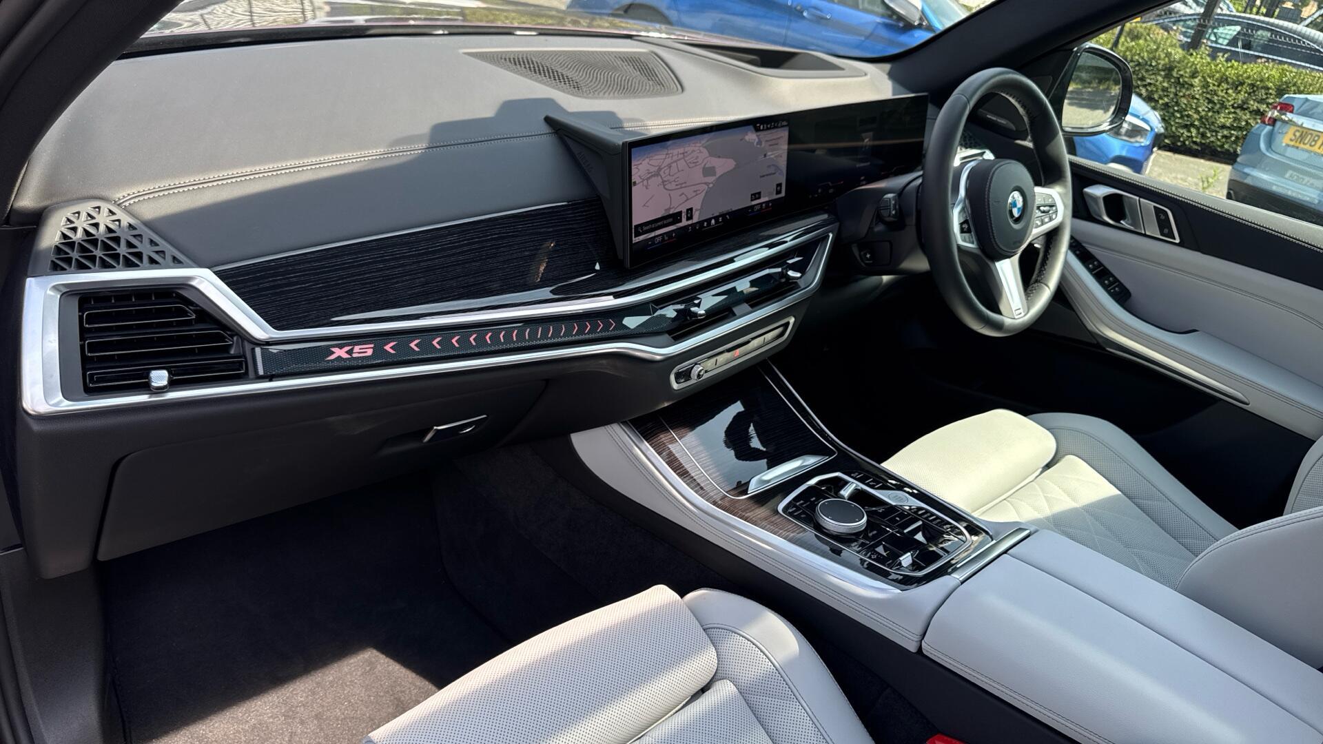 BMW X5 view 11