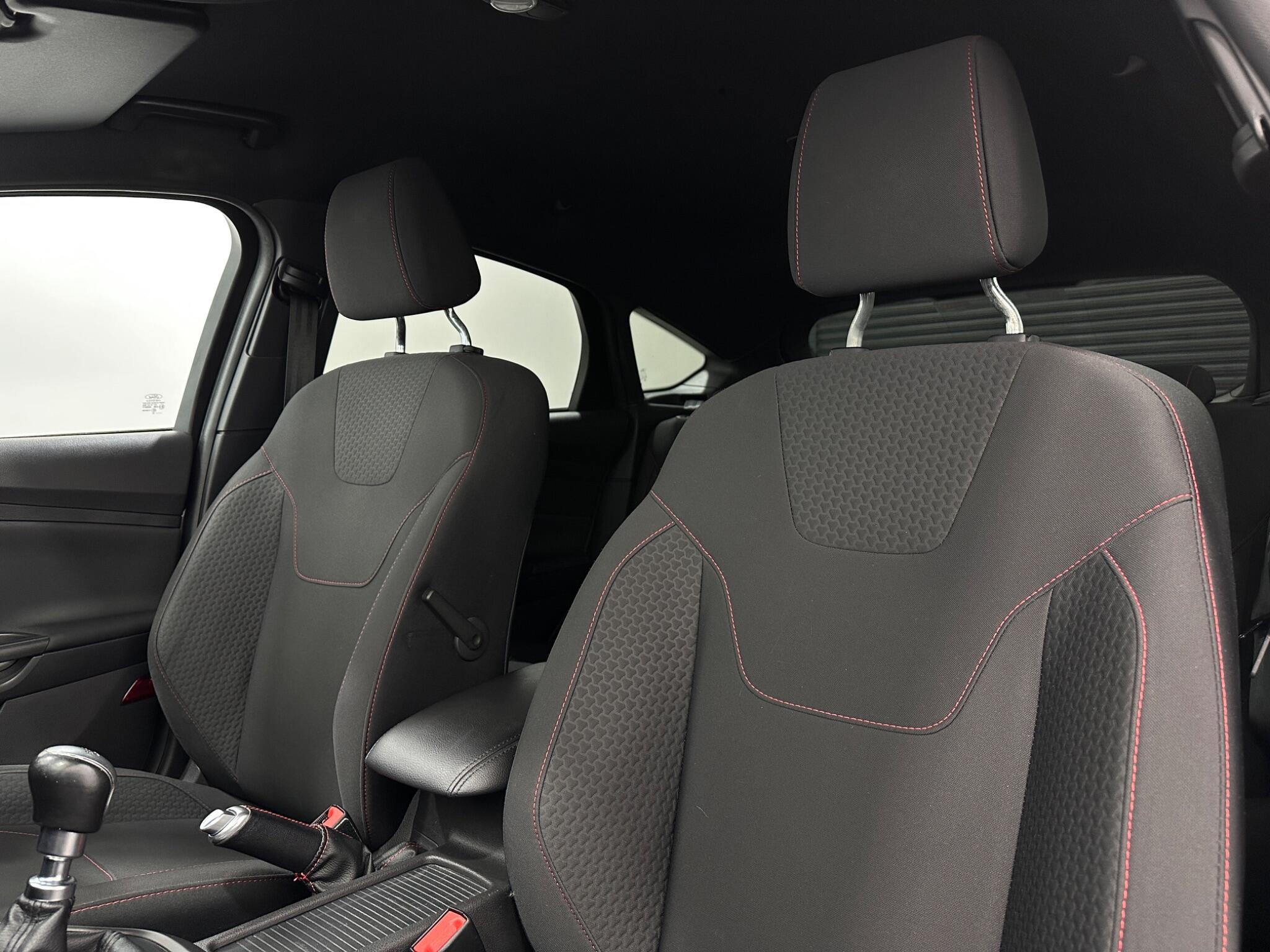 Ford Focus view 35