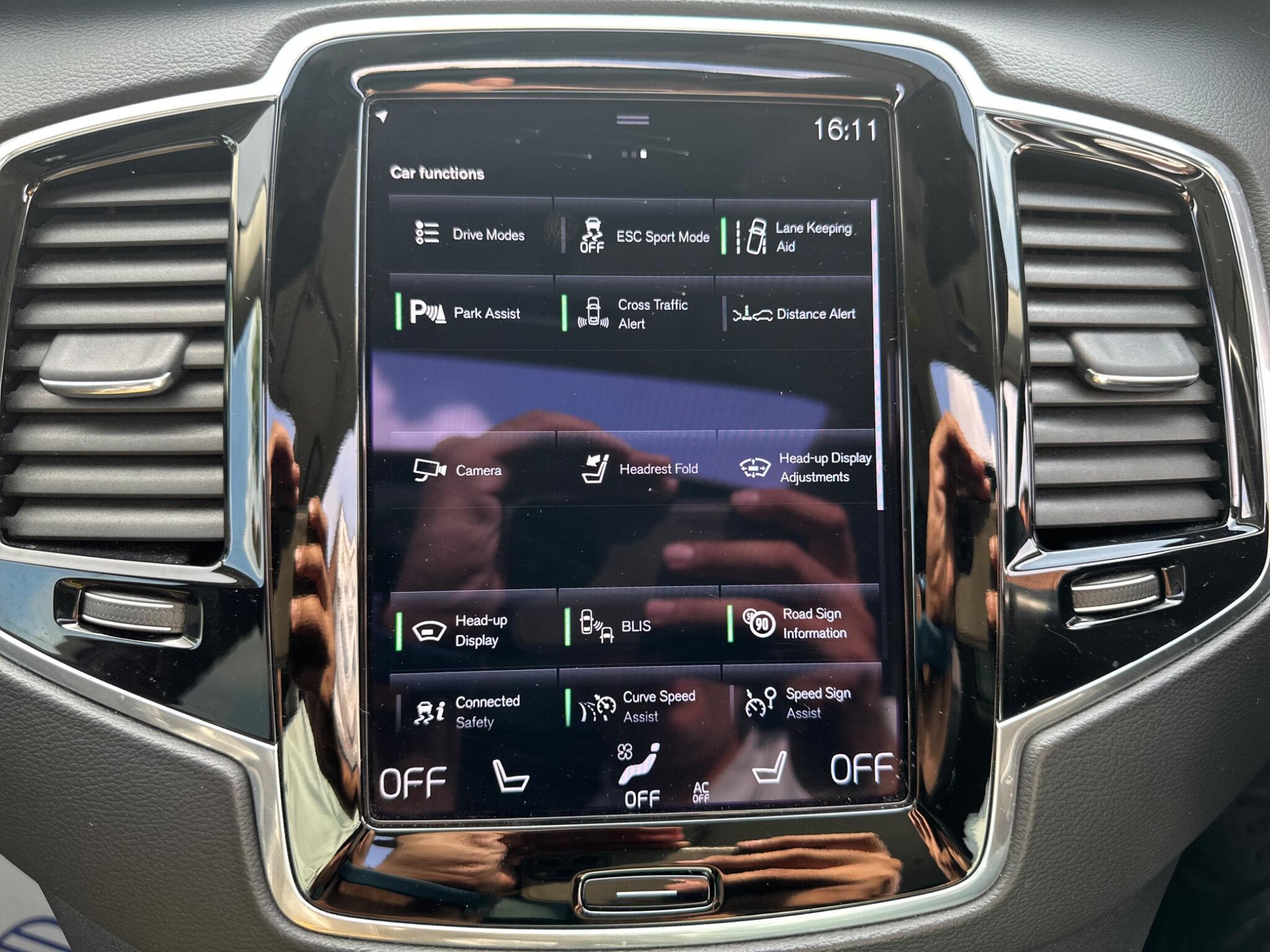Volvo XC90 view 31