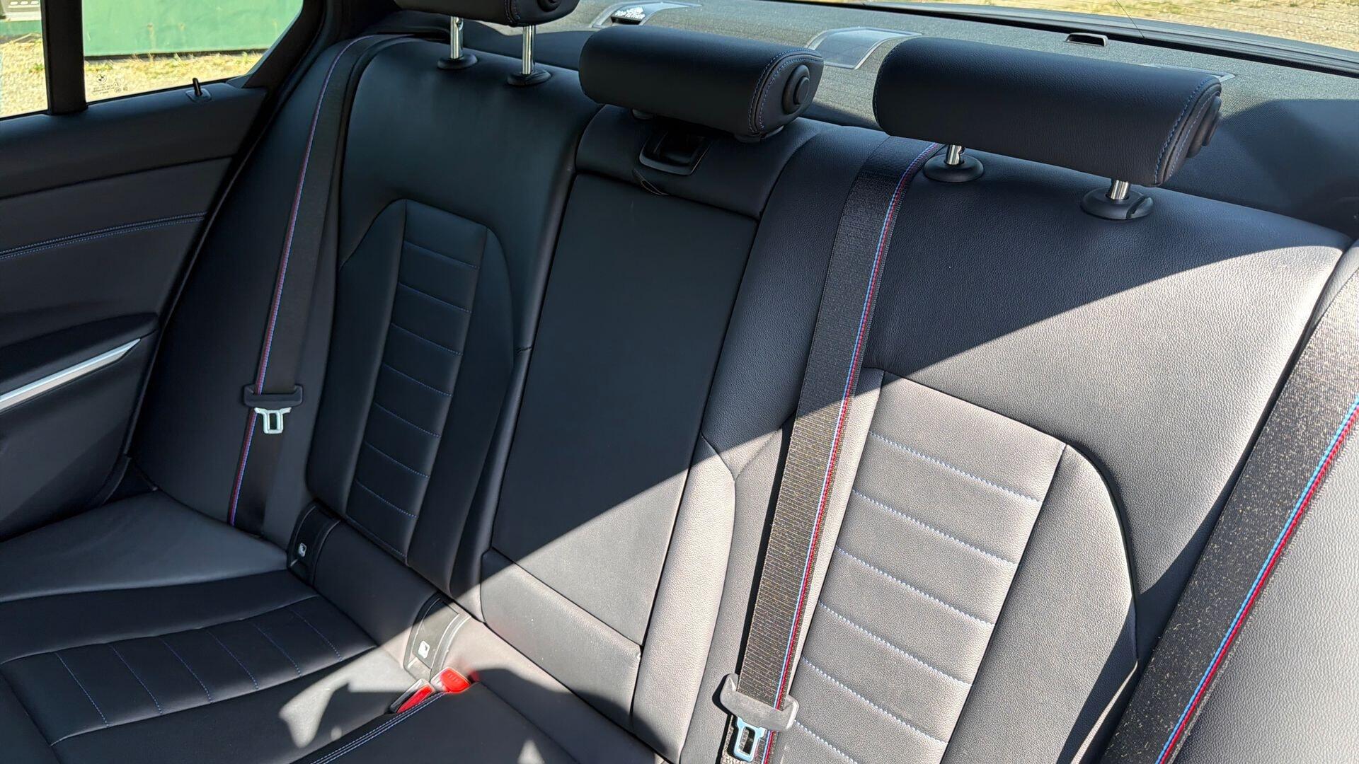 BMW 3 Series view 12