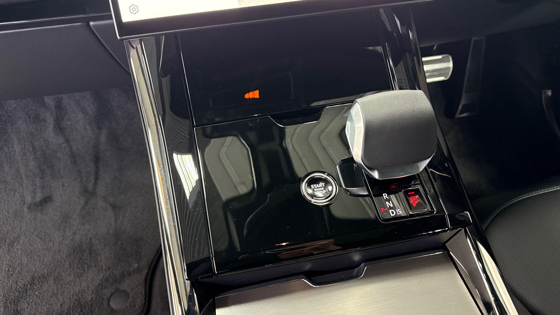 Land Rover Range Rover Sport view 13
