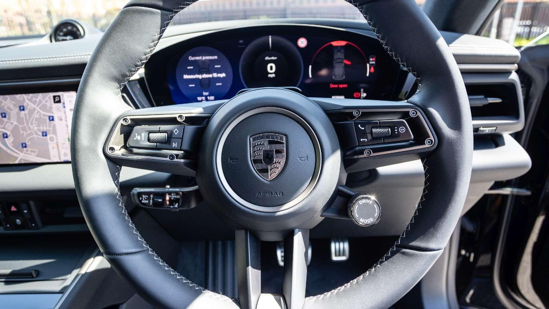 Porsche Macan view 15