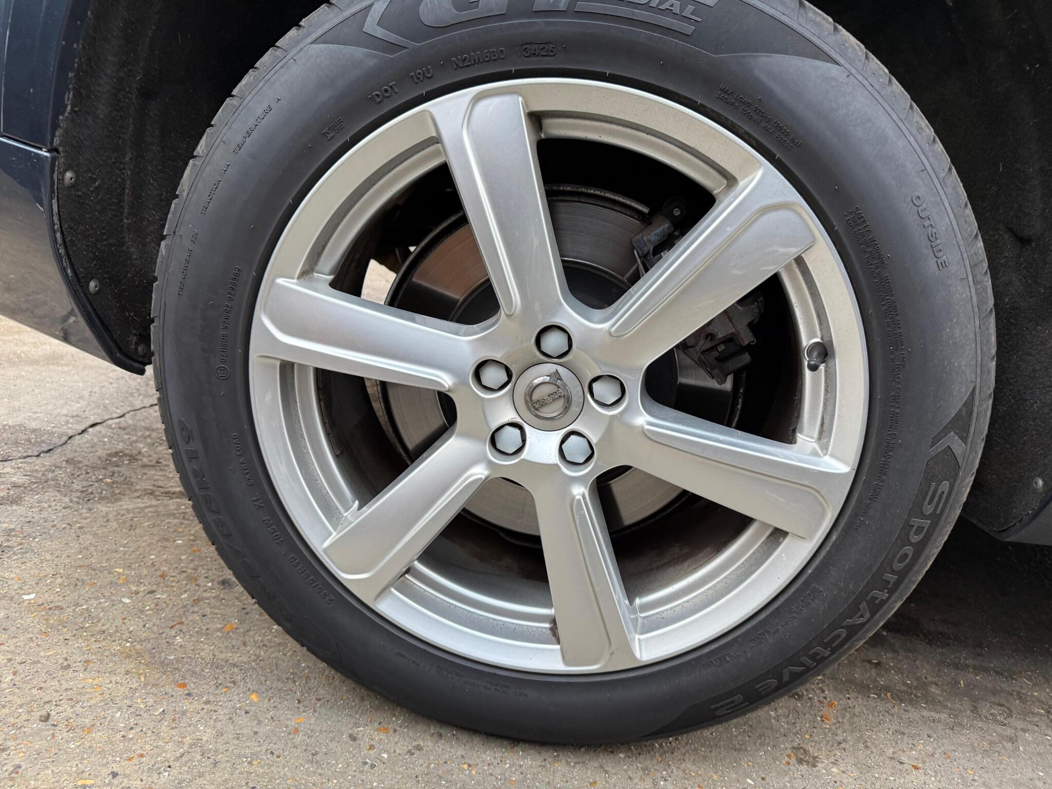 Volvo XC90 view 28