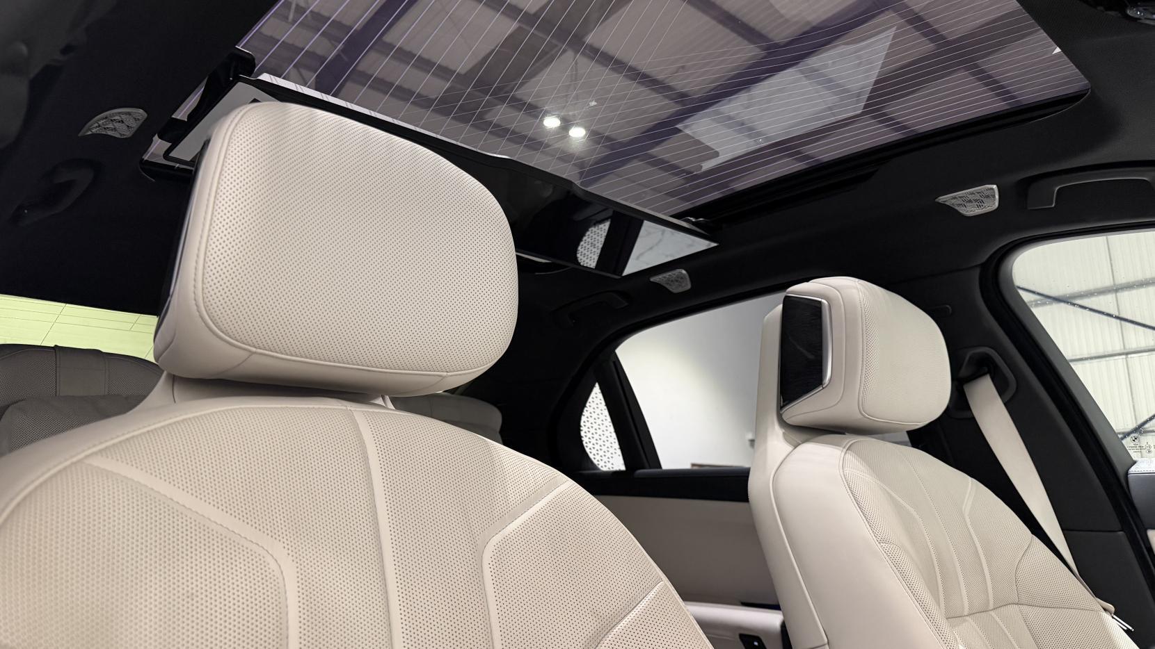 BMW i7 view 35