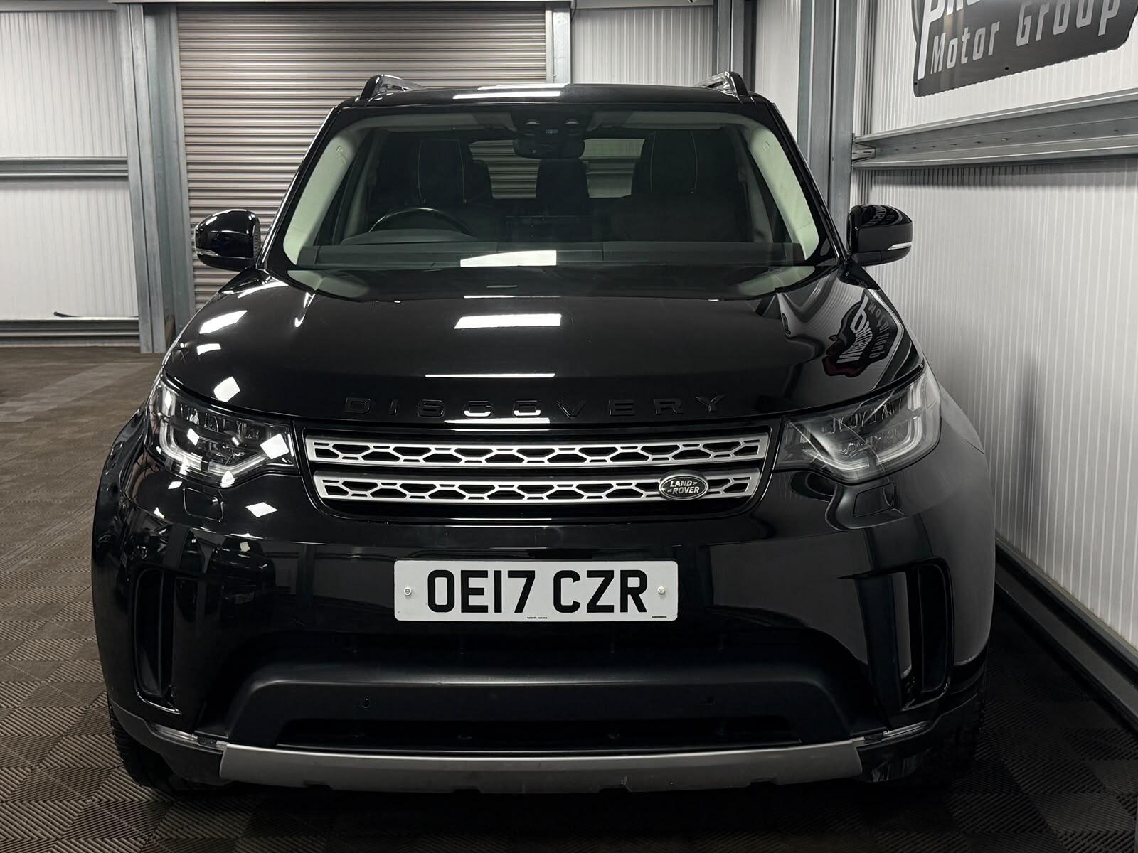 Land Rover Discovery view 3
