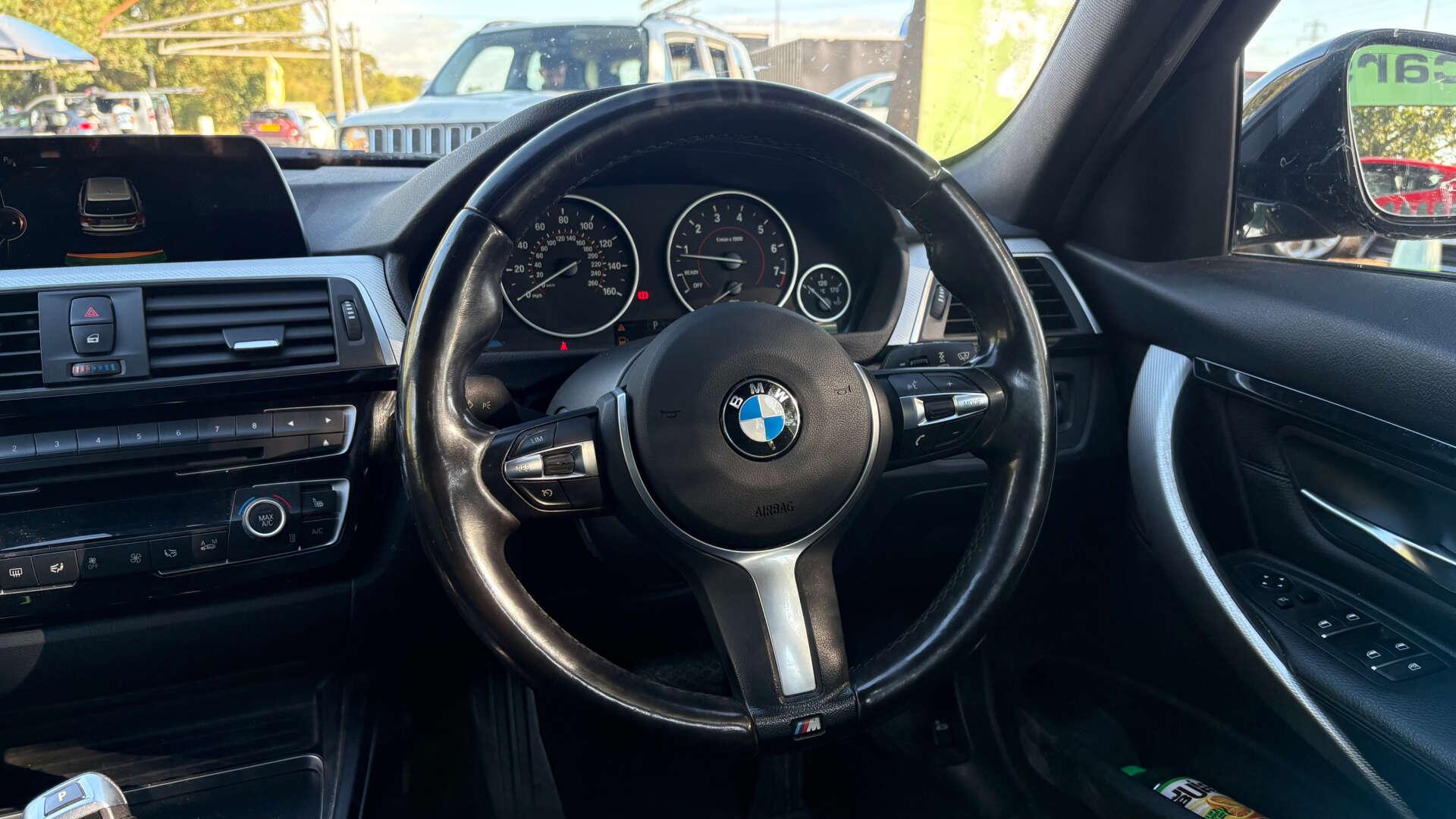 BMW 3 Series view 17