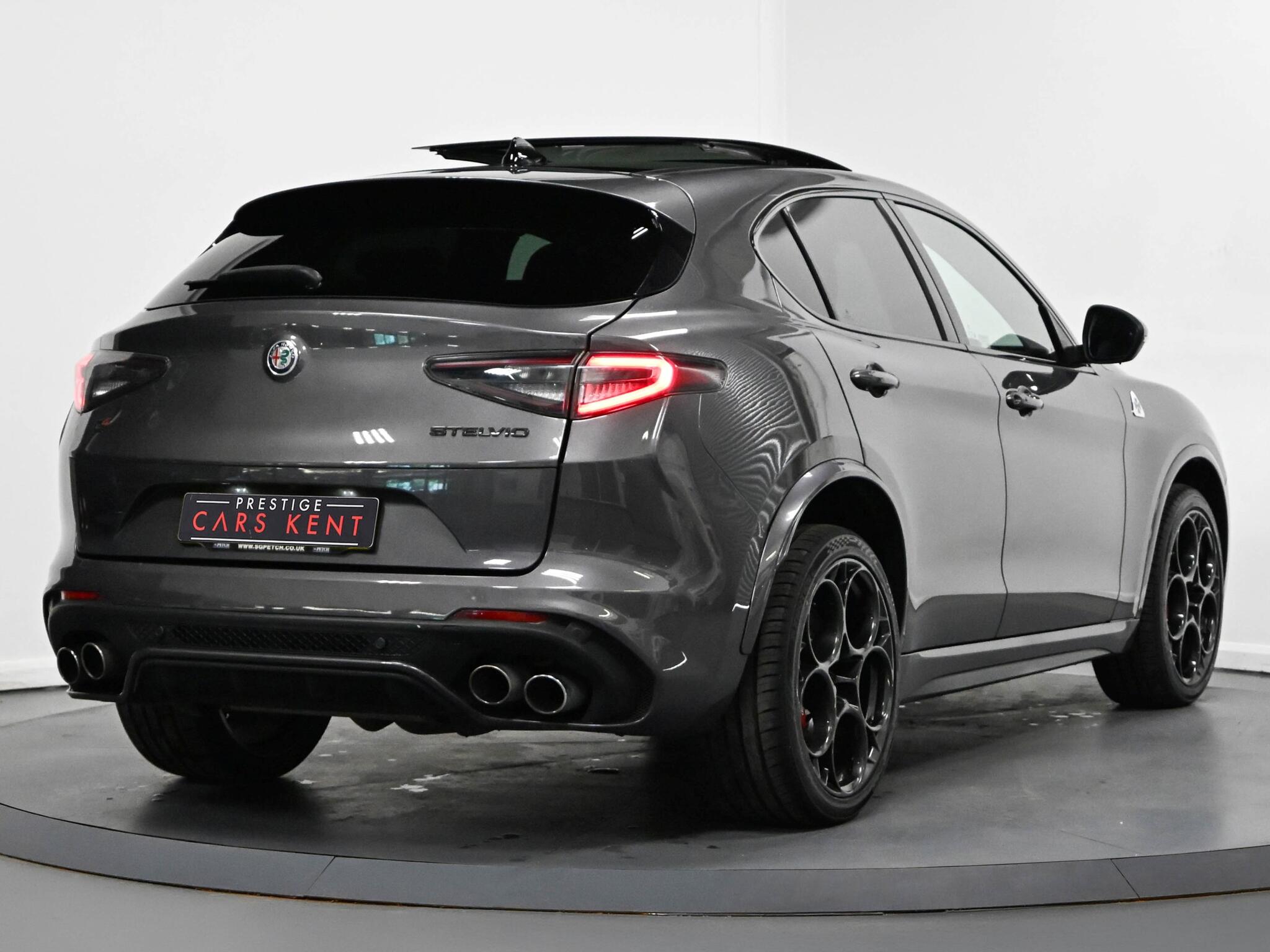 Alfa Romeo Stelvio view 26