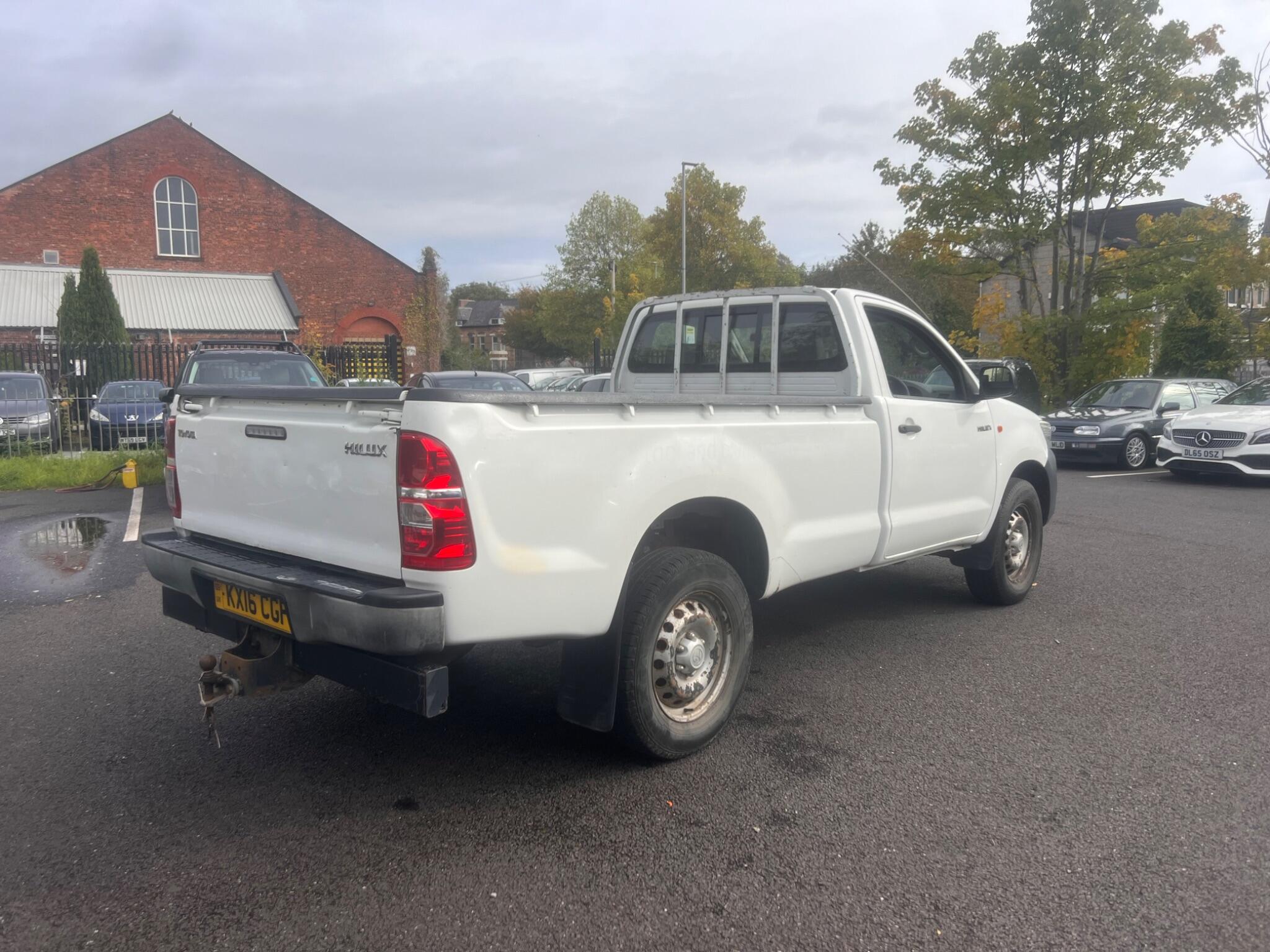 2016 Toyota Hilux 2.5 D-4D Active 4WD Euro 5 2dr • 115,029 miles image 7