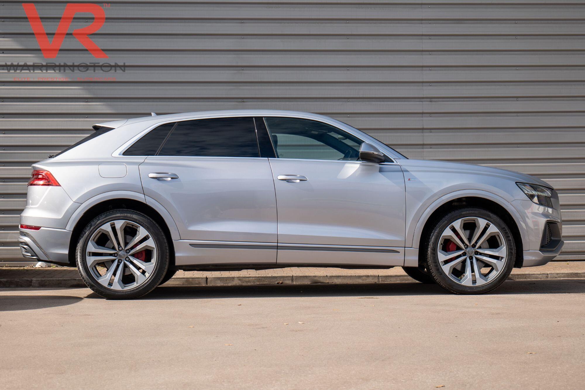 Audi Q8 view 20