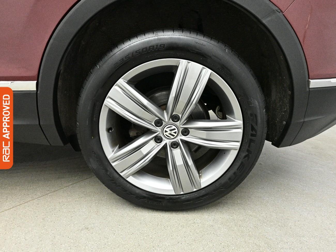 Volkswagen Tiguan view 14