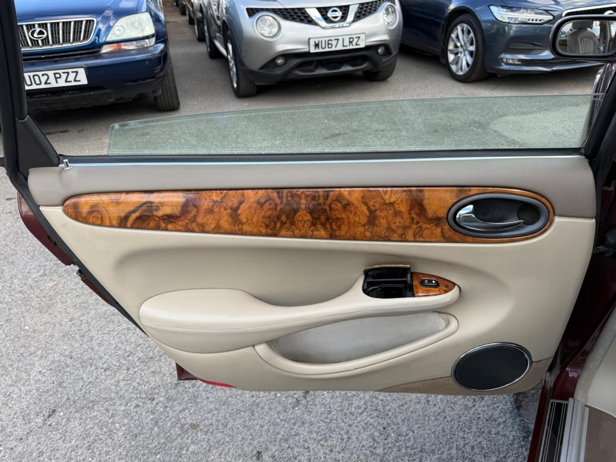 Jaguar XJ - Image 33