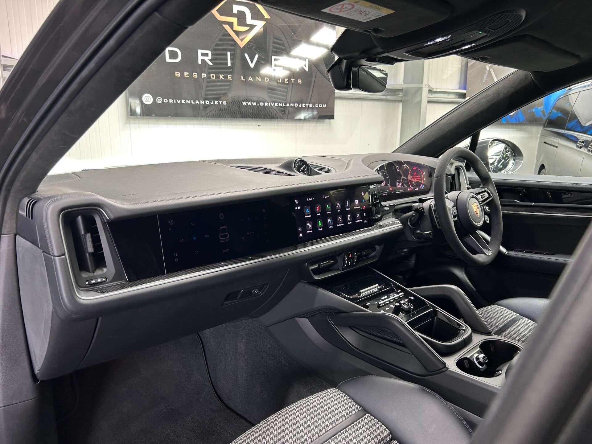 Porsche Cayenne view 42