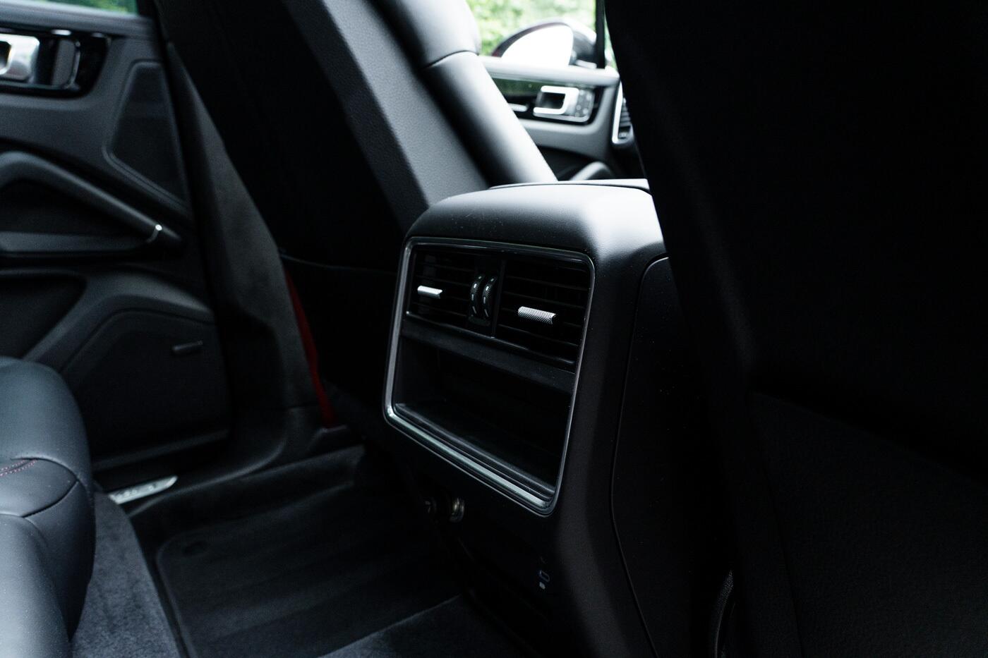 Porsche Cayenne view 40