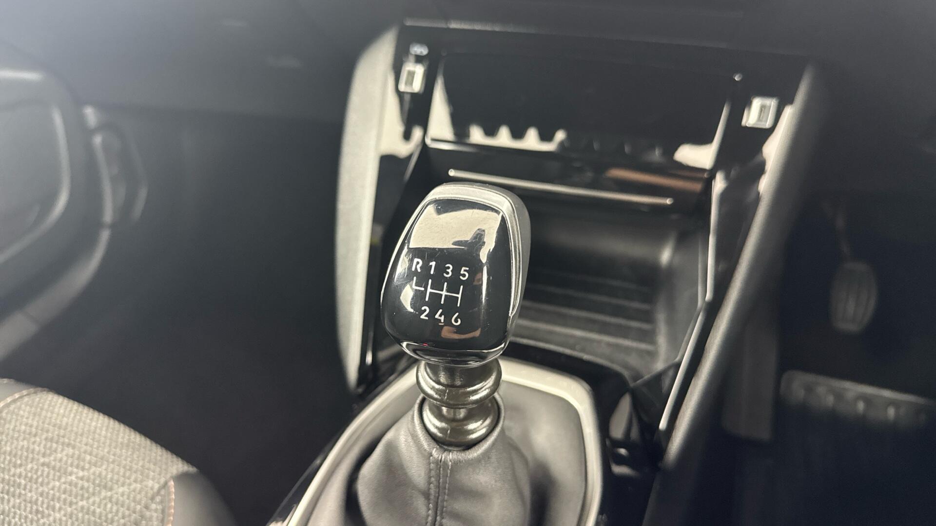 Peugeot 2008 view 30