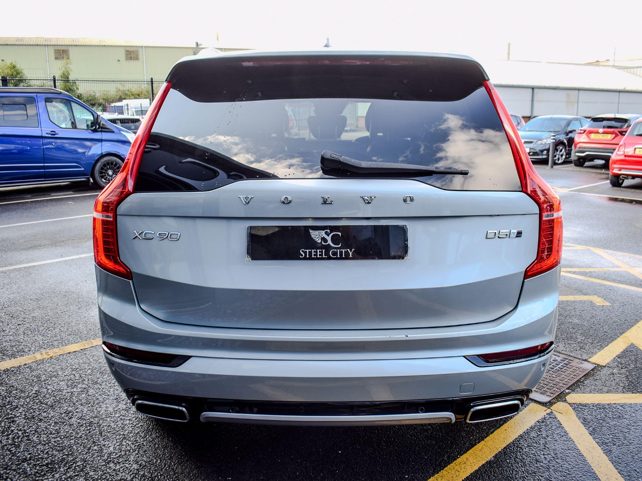 Volvo XC90 view 5