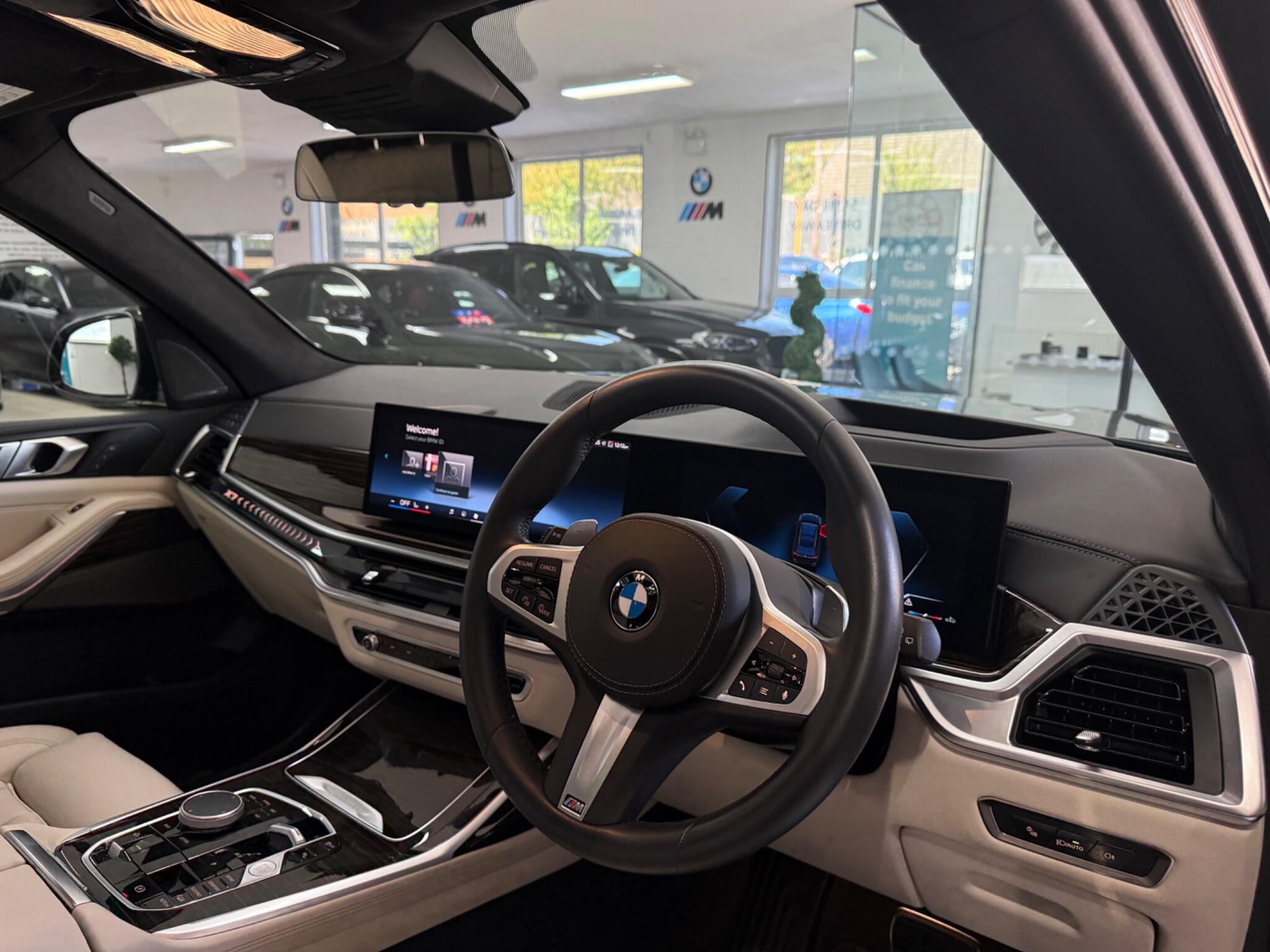 BMW X7 view 45