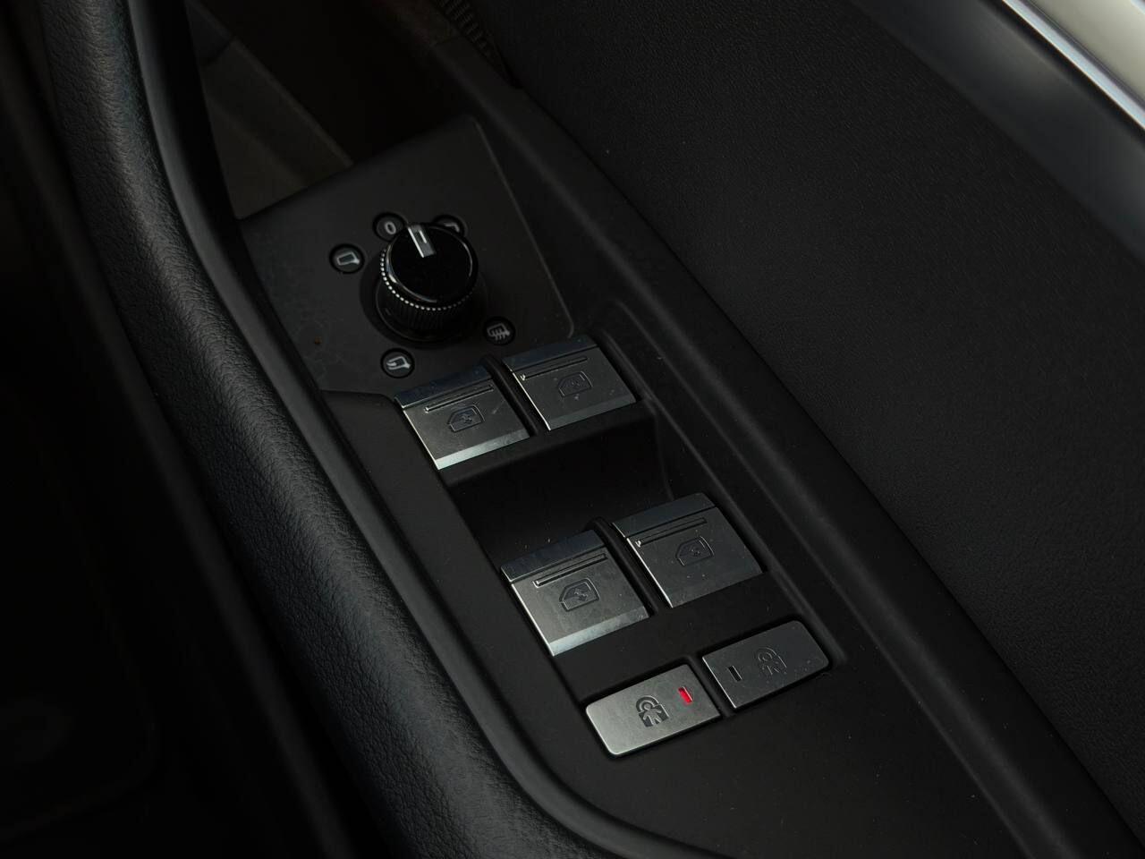 Audi E-Tron view 42