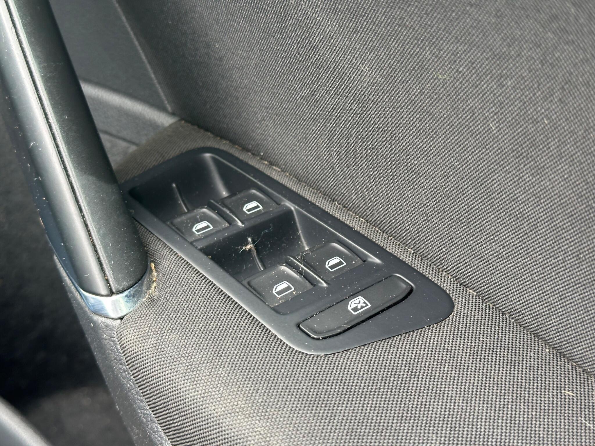 Volkswagen Golf view 23