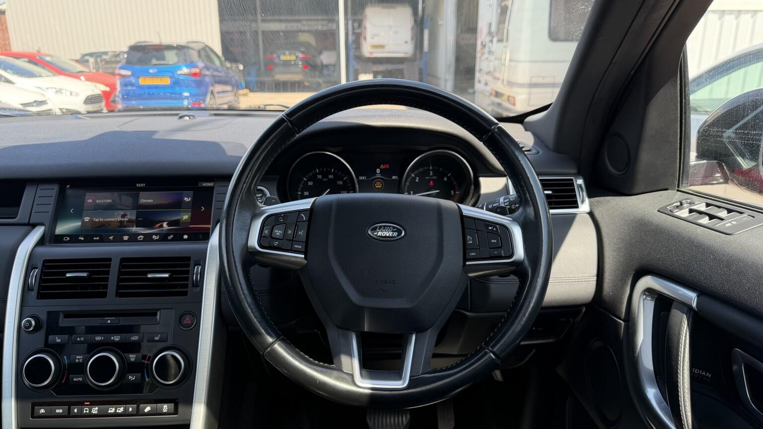 Land Rover Discovery Sport view 29