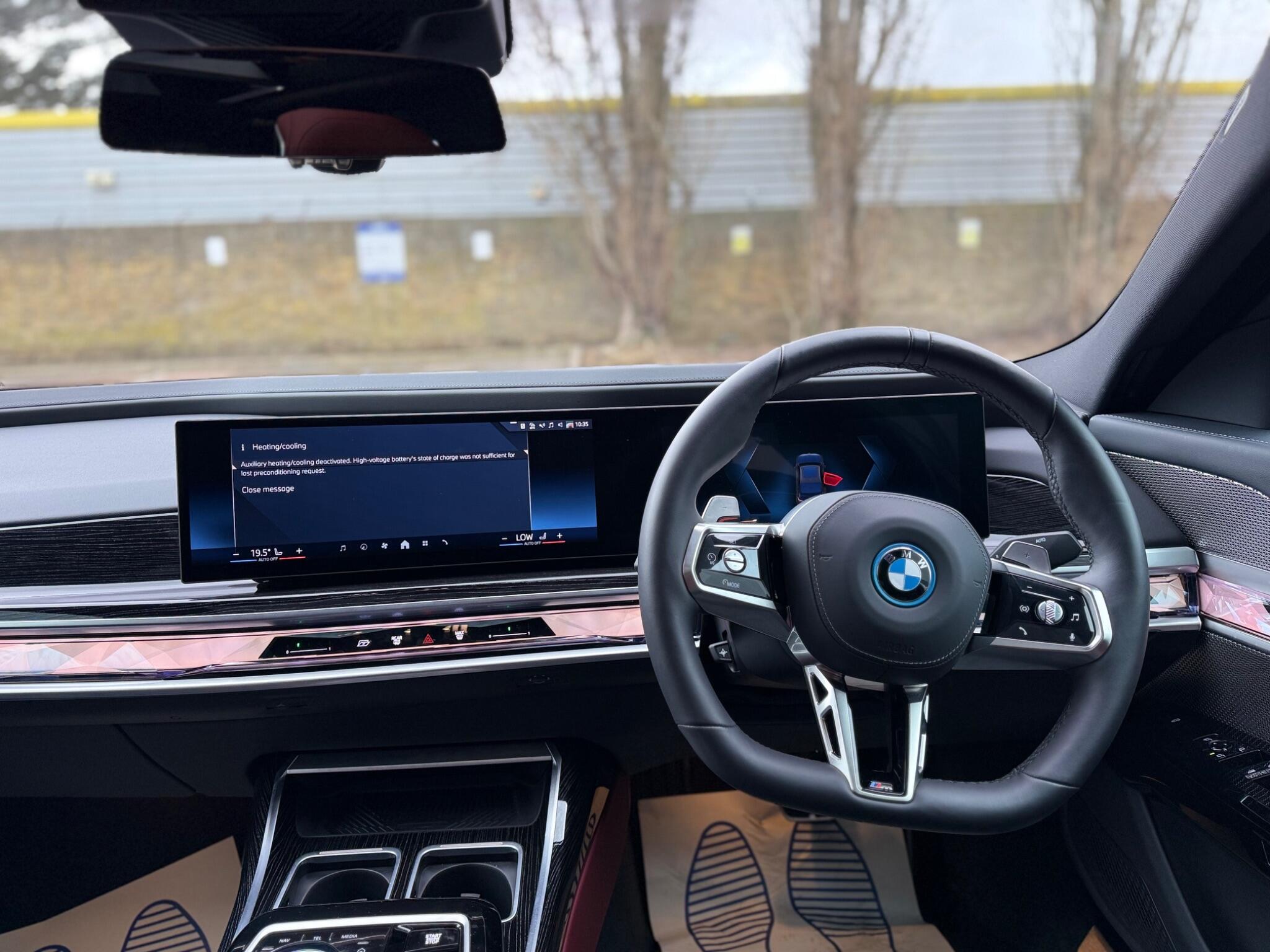 BMW 7 Series view 12