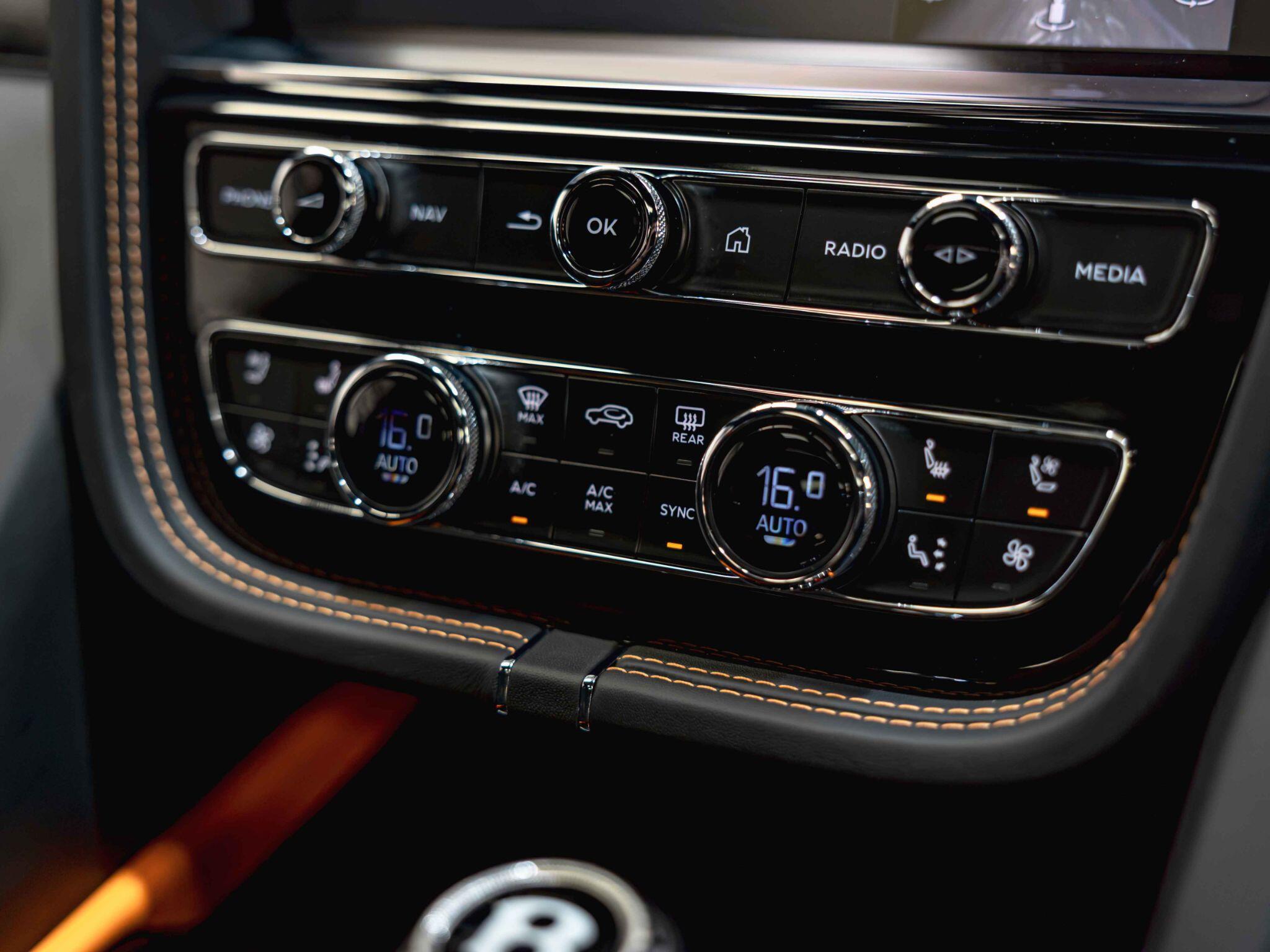 Bentley Bentayga view 29