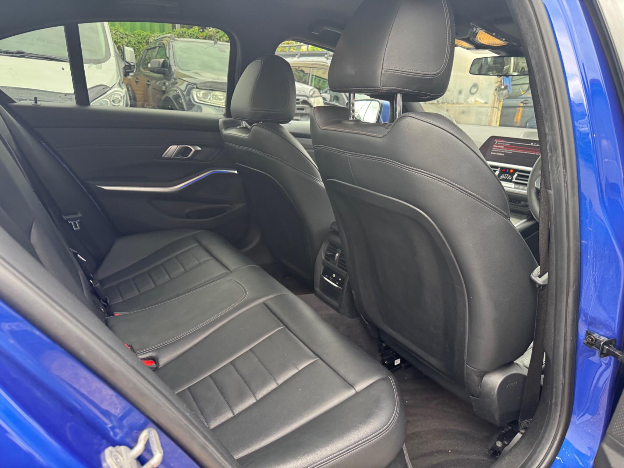 BMW 3 Series view 18