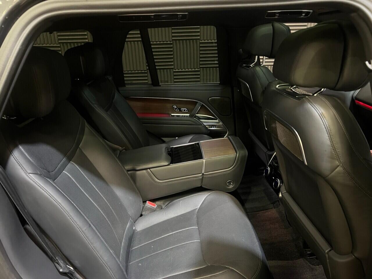 Land Rover Range Rover view 19
